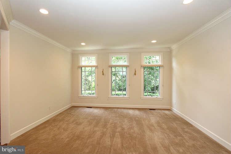 1373 Cameron Heath Drive Reston, VA 20194 - Photo 5 of 30 Living Room
