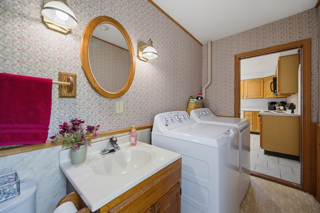 413 Goldthwaite Road Northbridge, MA 01588 - Photo 14 of 34