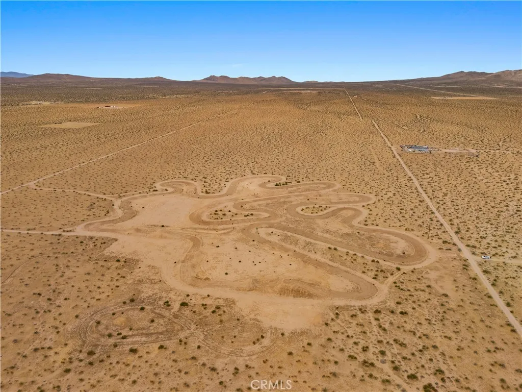 4625813 Drifting Sands Road Adelanto, CA 92301 - Photo 6 of 20