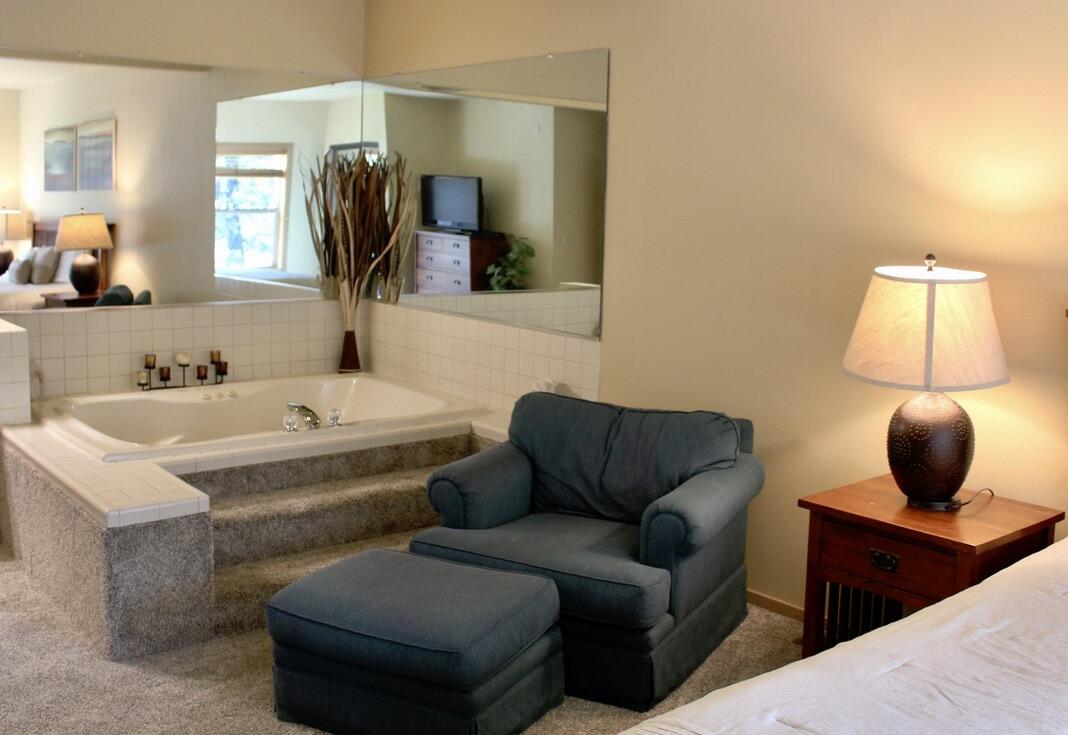 57379 Beaver Ridge Loop, Unit 30B Sunriver, OR 97707 - Photo 13 of 20 14Primary jet tub-R30