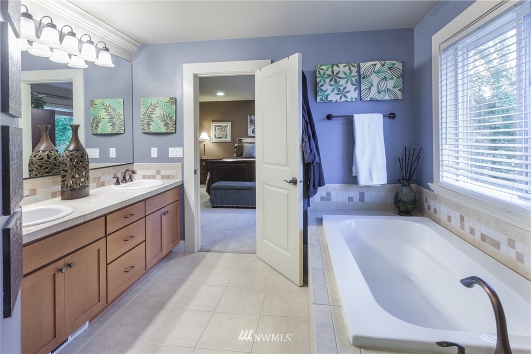 1709 Northeast 18th Place Renton, WA 98056 - Photo 12 of 17 Gallery Image 12
