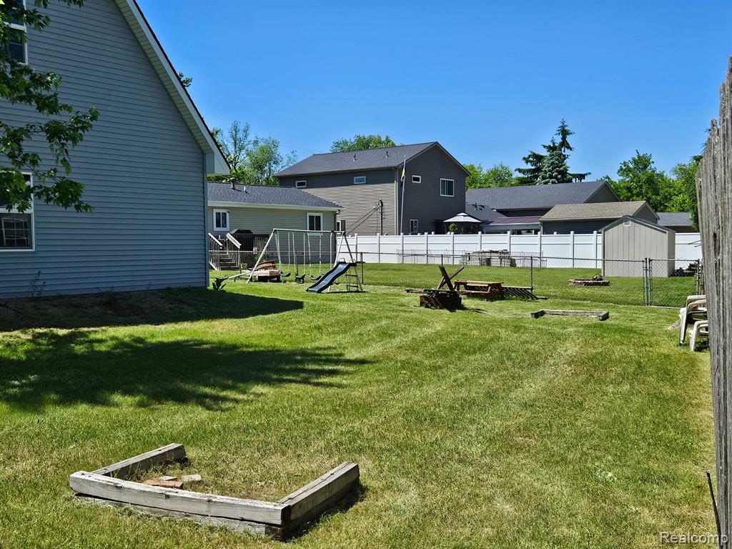 9551 Kress Road Pinckney, MI 48169 - Photo 22 of 34
