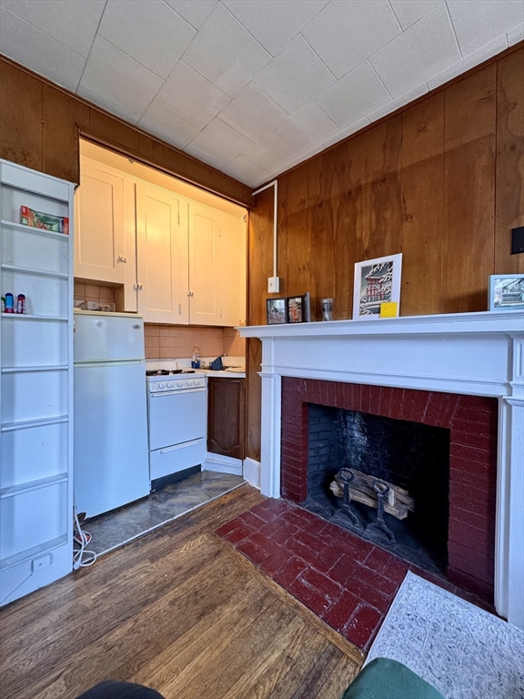 85 Phillips Street, Unit 7 Boston, MA 02114 - Photo 6 of 9