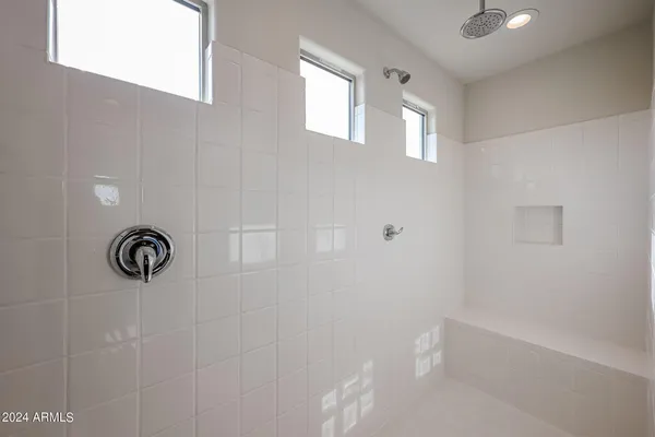 $2,400 | 9013 West Luke Avenue, Glendale, AZ 85305