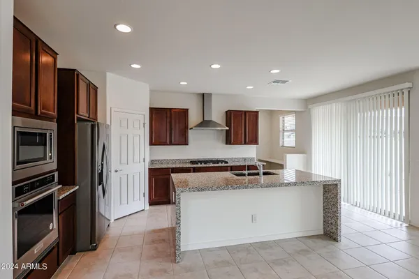 $2,400 | 9013 West Luke Avenue, Glendale, AZ 85305