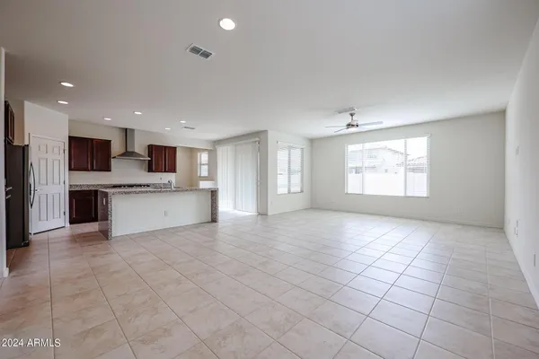 $2,400 | 9013 West Luke Avenue, Glendale, AZ 85305