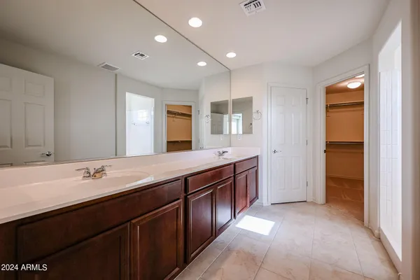 $2,400 | 9013 West Luke Avenue, Glendale, AZ 85305