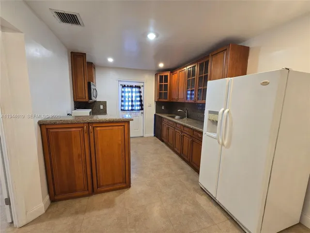 $2,500 | 2957 Southwest 36th Court, Unit 6, Miami, FL 33133