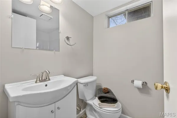 $280,000 | 916 Tree Trails Lane, Fenton, MO 63026