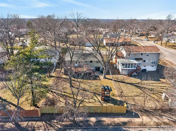 $280,000 | 916 Tree Trails Lane, Fenton, MO 63026