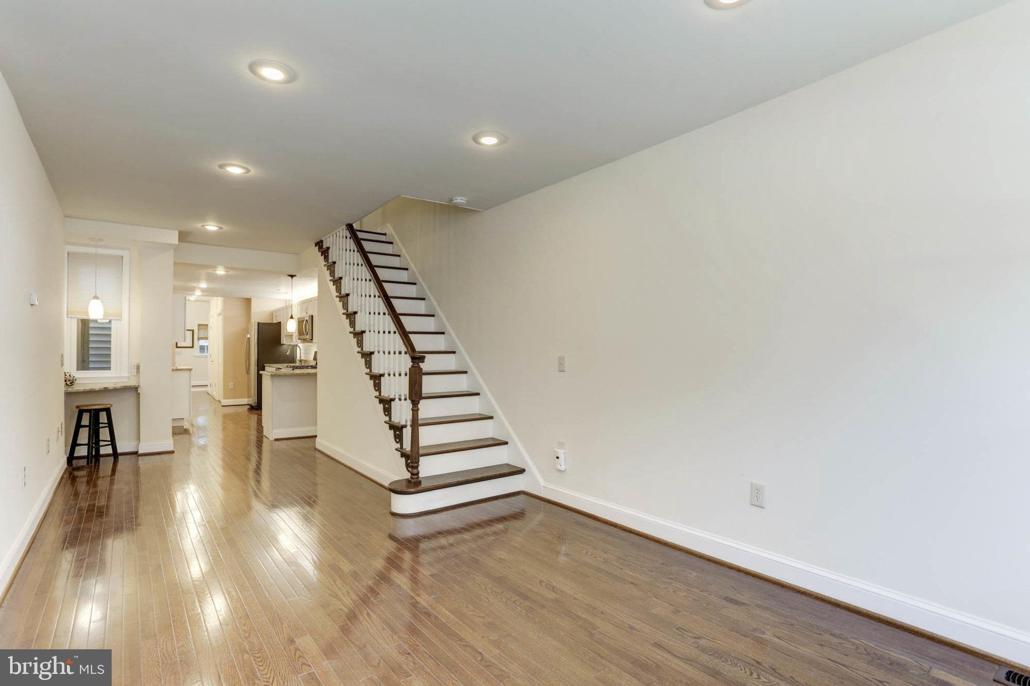 426 South Eden Street Baltimore, MD 21231 - Photo 4 of 35