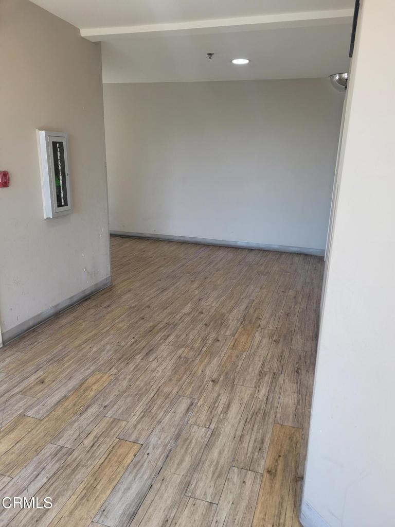865 South B Street, Unit H3 Oxnard, CA 93030 - Photo 13 of 15 a view of an empty room
