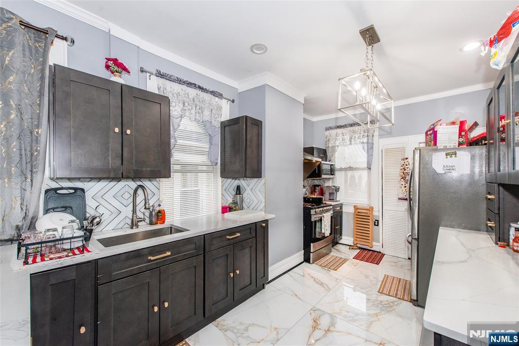 63 Mission Street Montclair, NJ 07042 - Photo 6 of 19