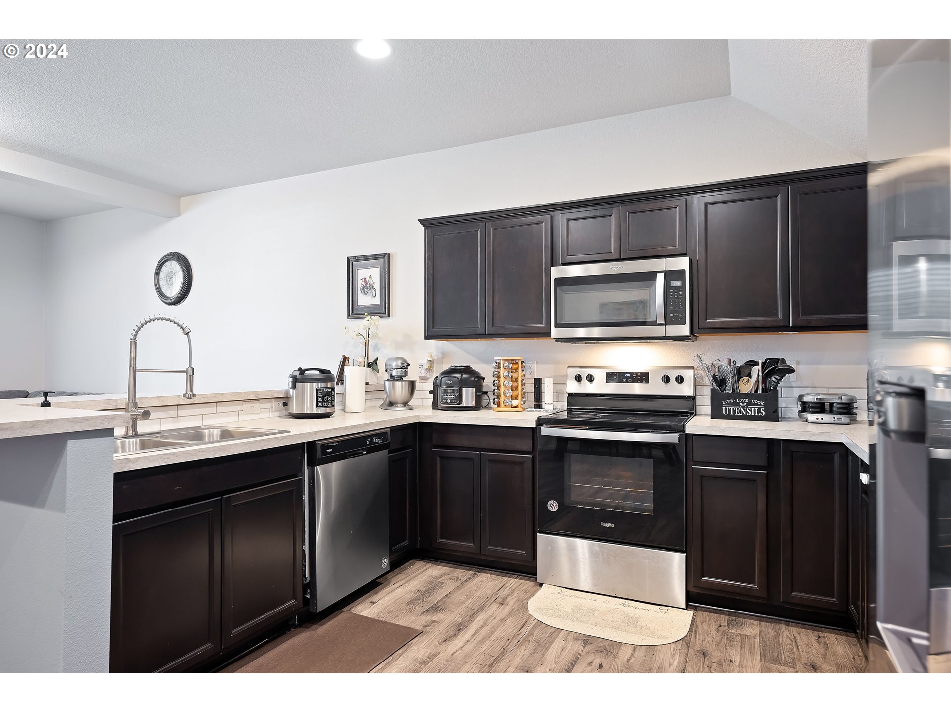 2340 Southeast Palmquist Road Gresham, OR 97080 - Photo 10 of 37 Kitchen