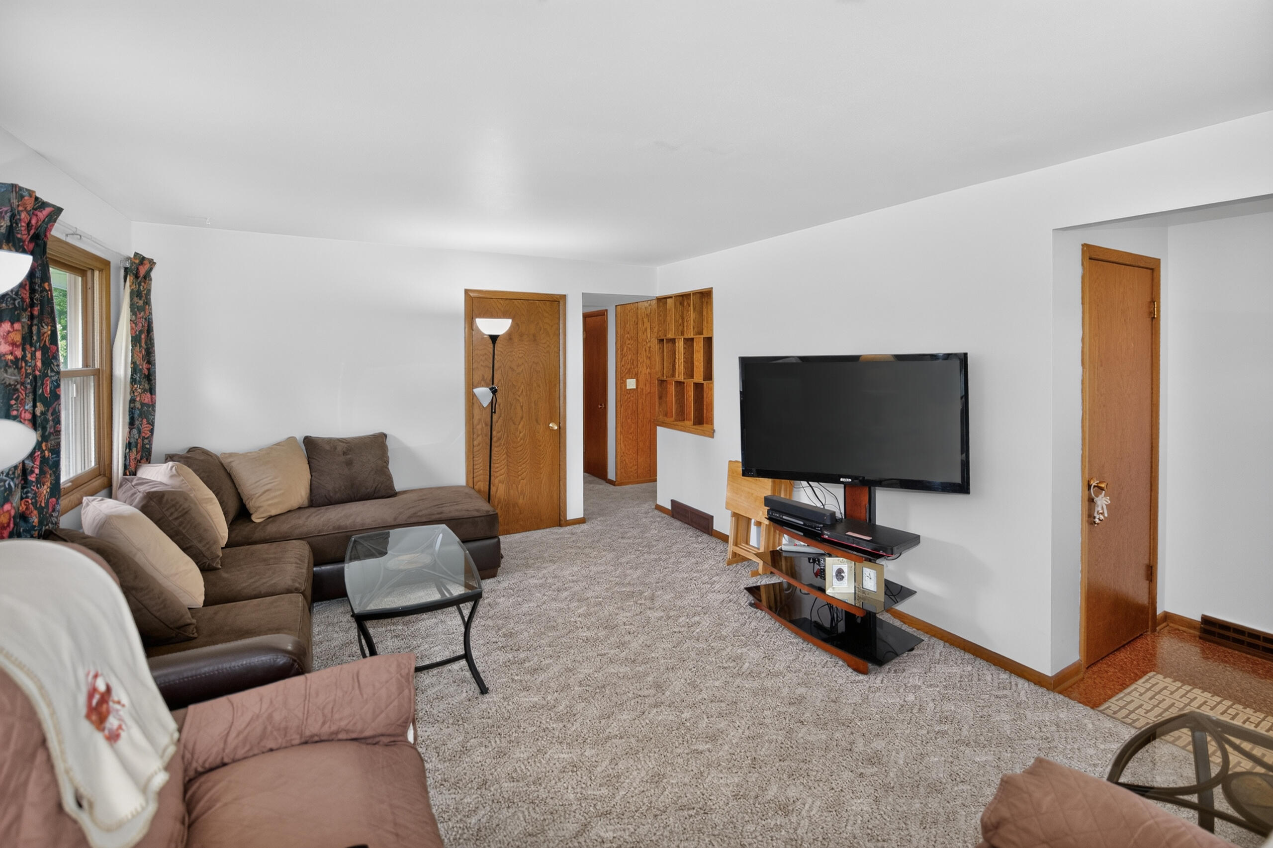 3174 Division Road Jackson, WI 53037 - Photo 7 of 47 Living Room