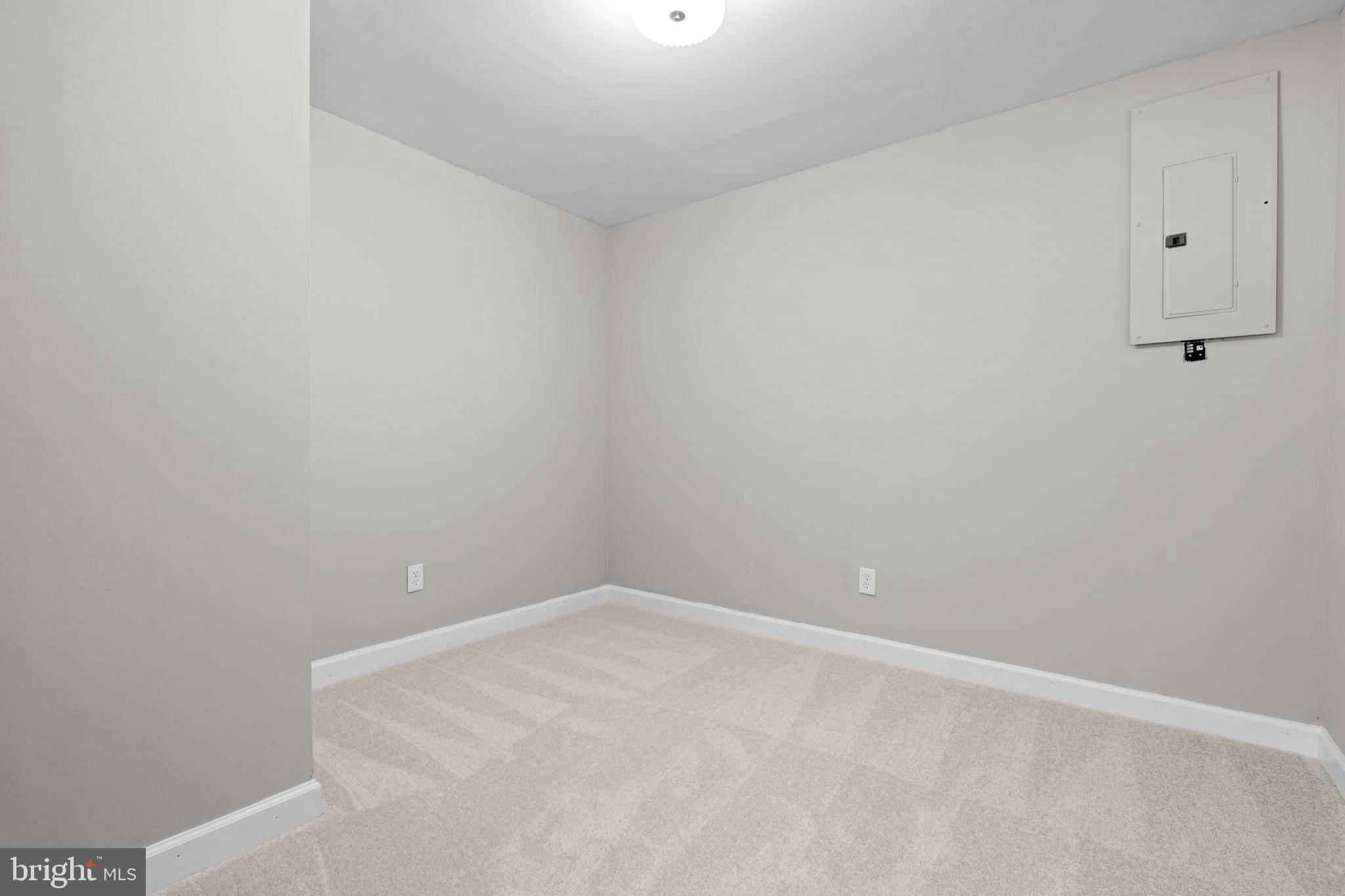 3050 Seminole Road Woodbridge, VA 22192 - Photo 26 of 35 a view of an empty room