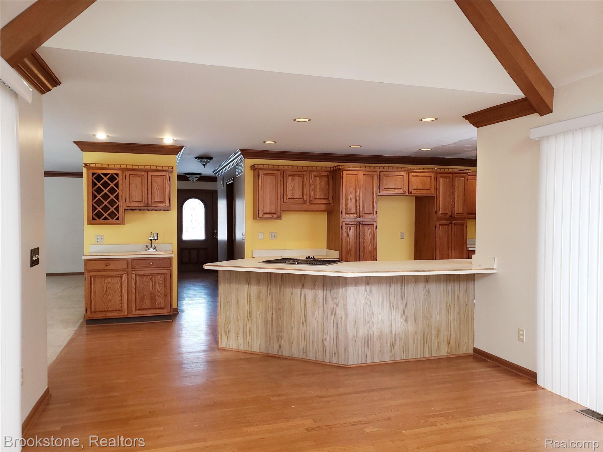 1485 Kings Pointe Road Grand Blanc, MI 48439 - Photo 6 of 38 20210110_201227.jpg