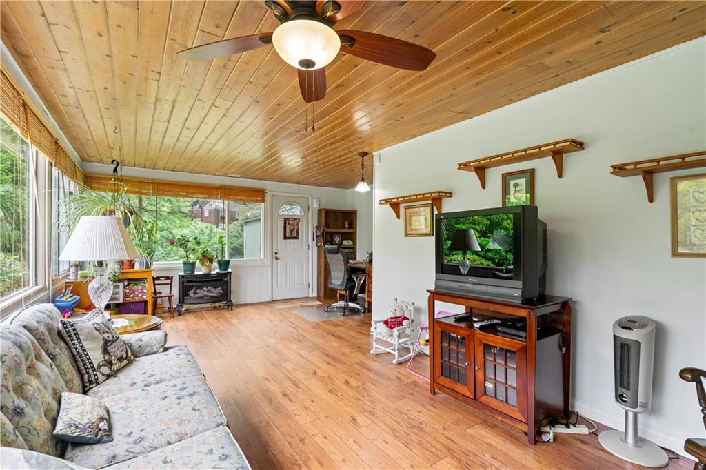 9633 Sheraton Road Pittsburgh, PA 15237 - Photo 11 of 20 Gallery Image 11