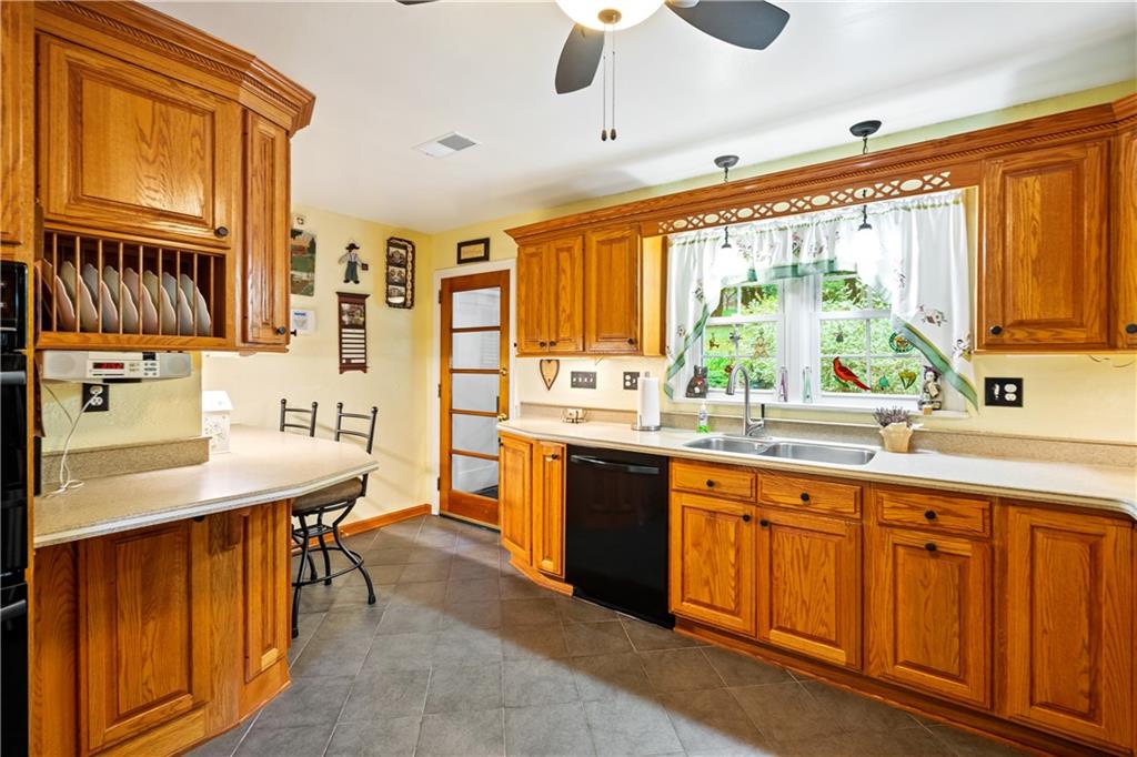 9633 Sheraton Road Pittsburgh, PA 15237 - Photo 8 of 20 Gallery Image 8