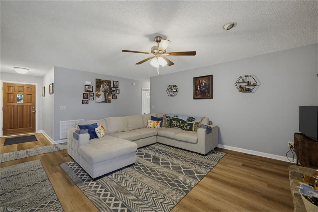 7494 Friendship Ledford Road Winston-Salem, NC 27107 - Photo 8 of 33