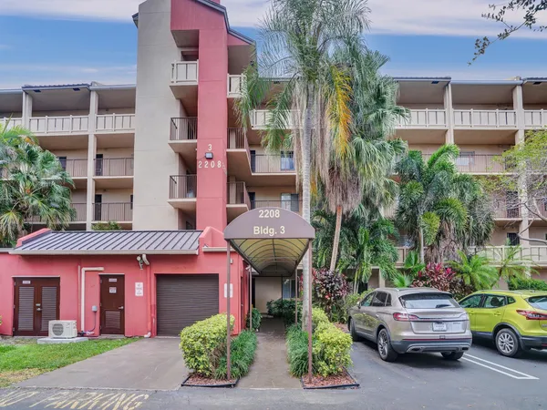$199,900 | 2208 South Cypress Bend Drive, Unit 401, Pompano Beach, FL 33069