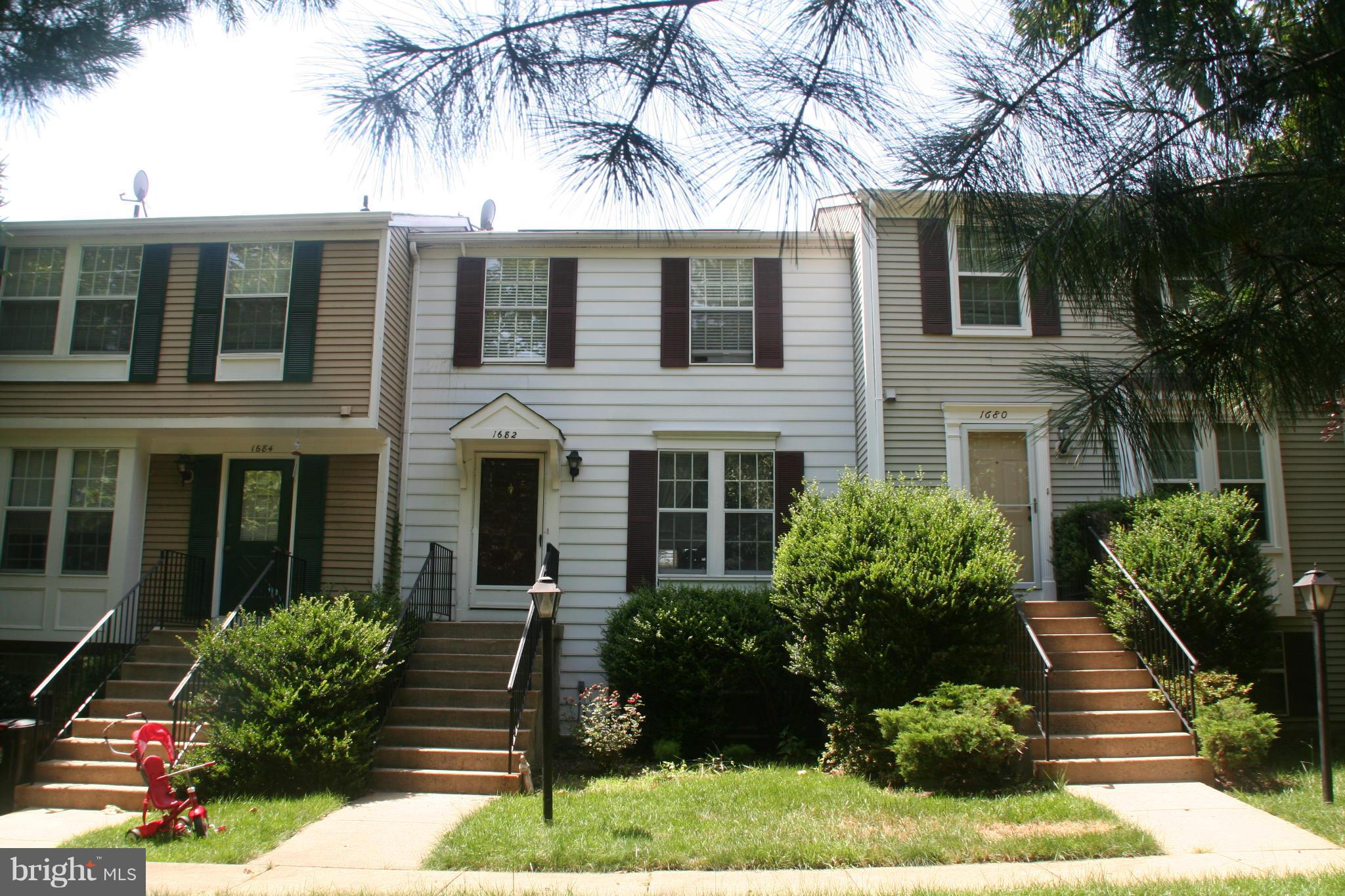 1682 Bayfield Way Reston, VA 20194 - Photo 2 of 7 Exterior (Front)