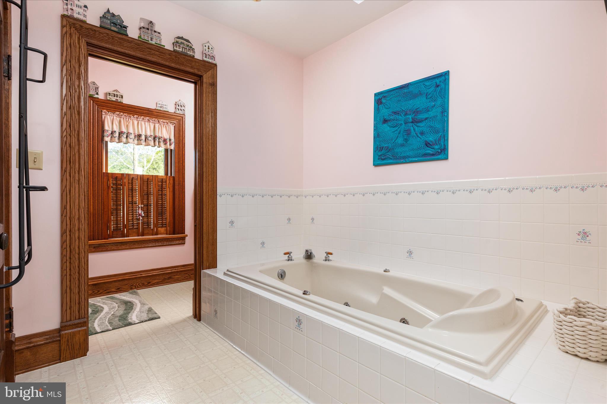 4263 St Davids Church Road Fort Valley, VA 22652 - Photo 33 of 60 Upstairs bath for bed #1