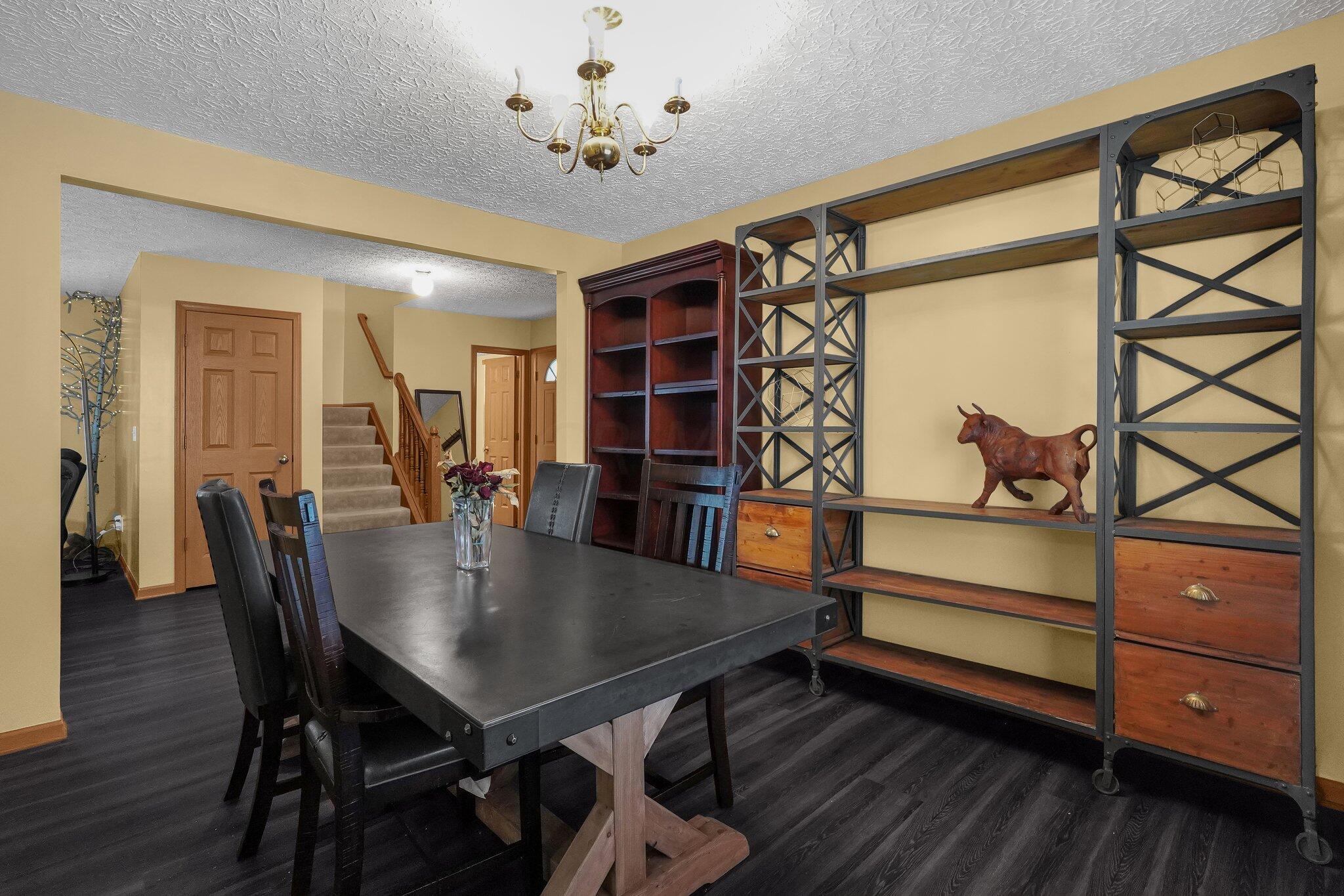 2101 Waymont Road Columbus, OH 43229 - Photo 7 of 38 7-web-or-mls-2101-waymont-rd
