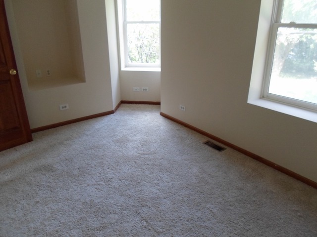 1530 Riverside Avenue St. Charles, IL 60174 - Photo 4 of 10 an empty room with a window