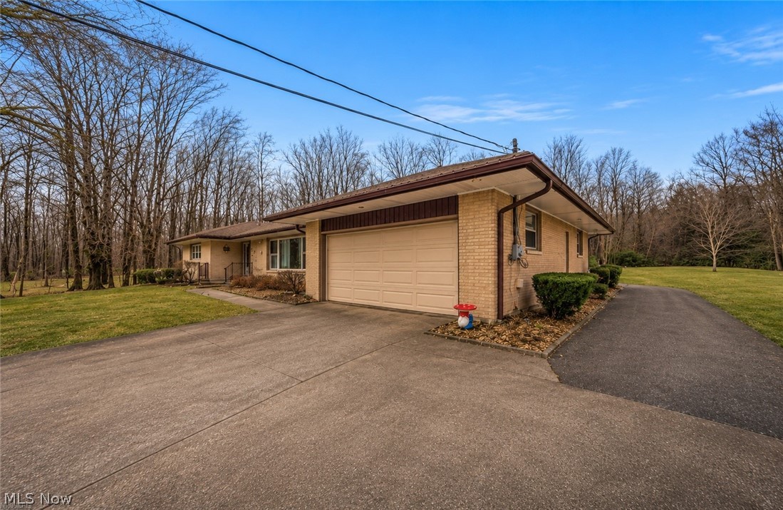 3832 Lake Road Conneaut, OH 44030 - Photo 3 of 31