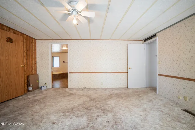 a view of empty room with ceiling fan