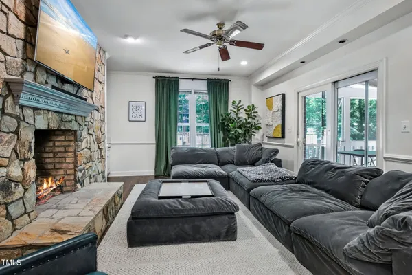 $1,425,000 | 6 St James Place, Chapel Hill, NC 27514