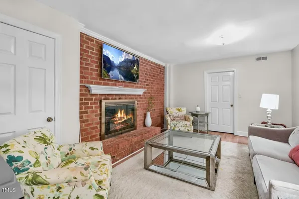 $1,425,000 | 6 St James Place, Chapel Hill, NC 27514