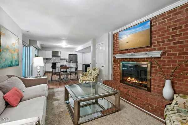 $1,425,000 | 6 St James Place, Chapel Hill, NC 27514