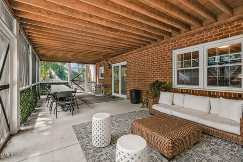$1,425,000 | 6 St James Place, Chapel Hill, NC 27514