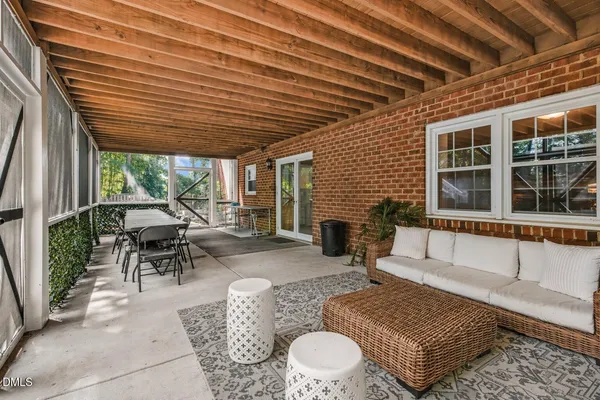 $1,425,000 | 6 St James Place, Chapel Hill, NC 27514