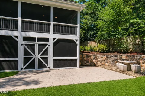 $1,425,000 | 6 St James Place, Chapel Hill, NC 27514