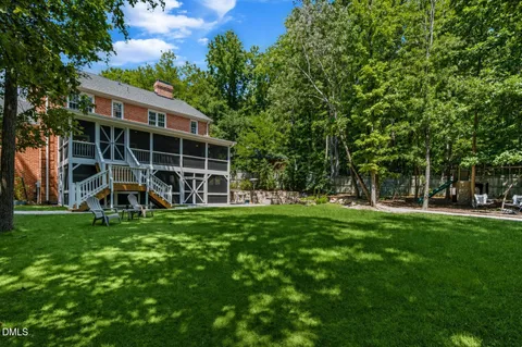 $1,425,000 | 6 St James Place, Chapel Hill, NC 27514