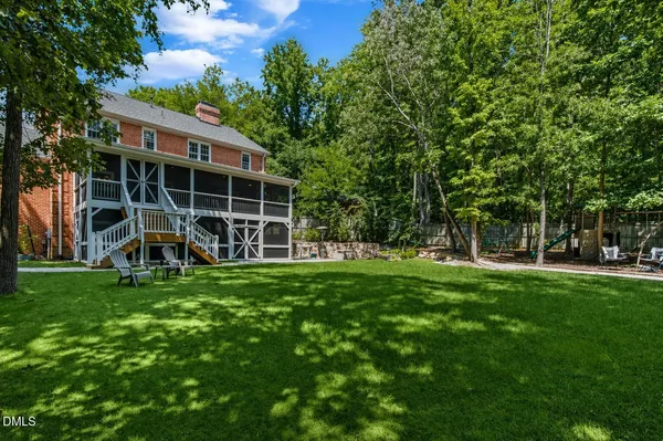 $1,425,000 | 6 St James Place, Chapel Hill, NC 27514