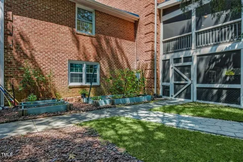 $1,425,000 | 6 St James Place, Chapel Hill, NC 27514