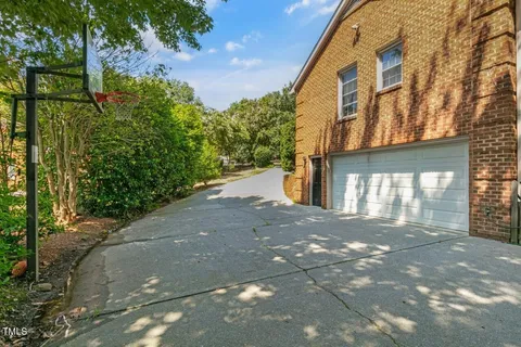 $1,425,000 | 6 St James Place, Chapel Hill, NC 27514