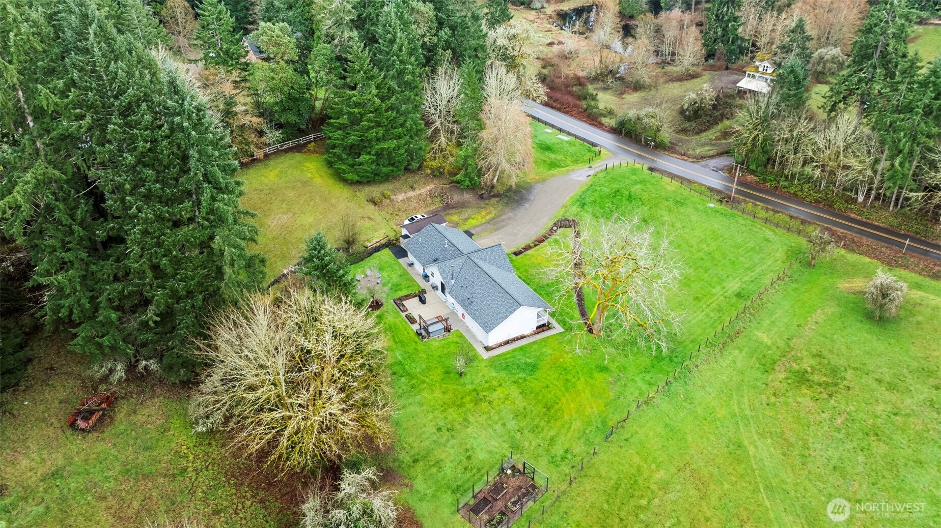 6601 East Chester Road Port Orchard, WA 98366 - Photo 3 of 34 Gallery Image 3