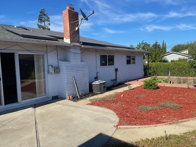 580 Cascade Drive Sunnyvale, CA 94087 - Photo 6 of 12 a backyard of a house with table and chairs