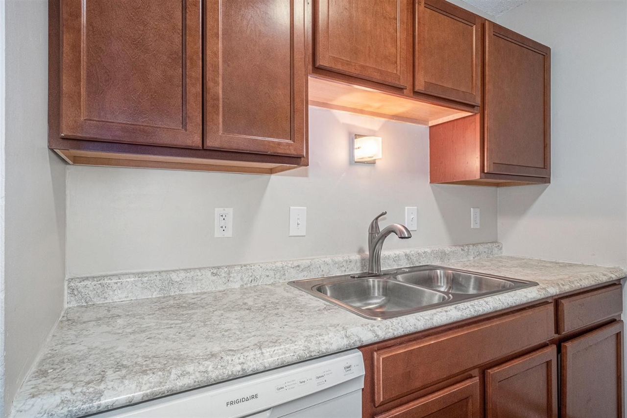 210 Harrison Street Chelsea, MI 48118 - Photo 8 of 23