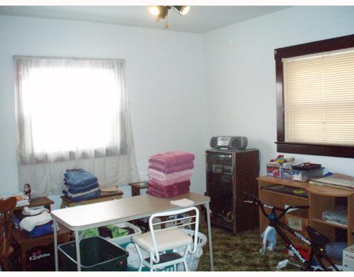 452 Freeport Road Blawnox, PA 15238 - Photo 8 of 8 Den/Family/Great Room.