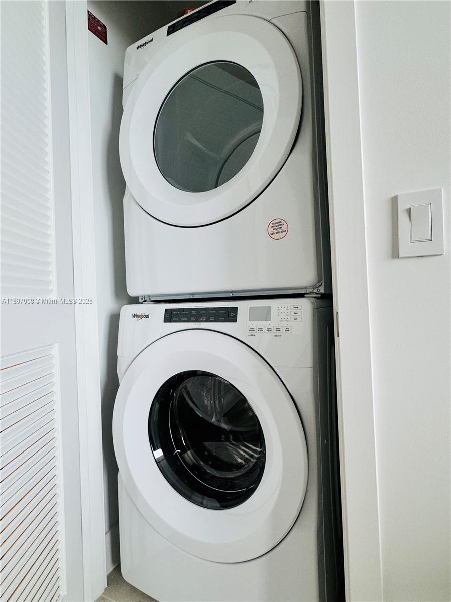 159 Northeast 6th Street, Unit 4807 Miami, FL 33132 - Photo 27 of 63 a utility room with dryer and washer