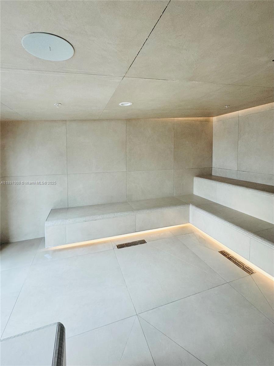 159 Northeast 6th Street, Unit 4807 Miami, FL 33132 - Photo 58 of 63 a bathroom with a bathtub