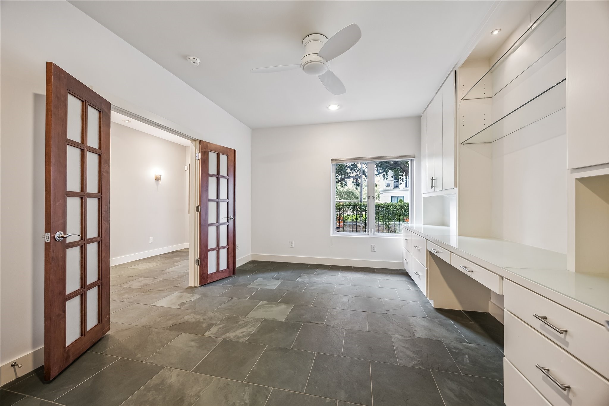 1610 Calumet Street Houston, TX 77004 - Photo 6 of 36 a view of an empty room with a window
