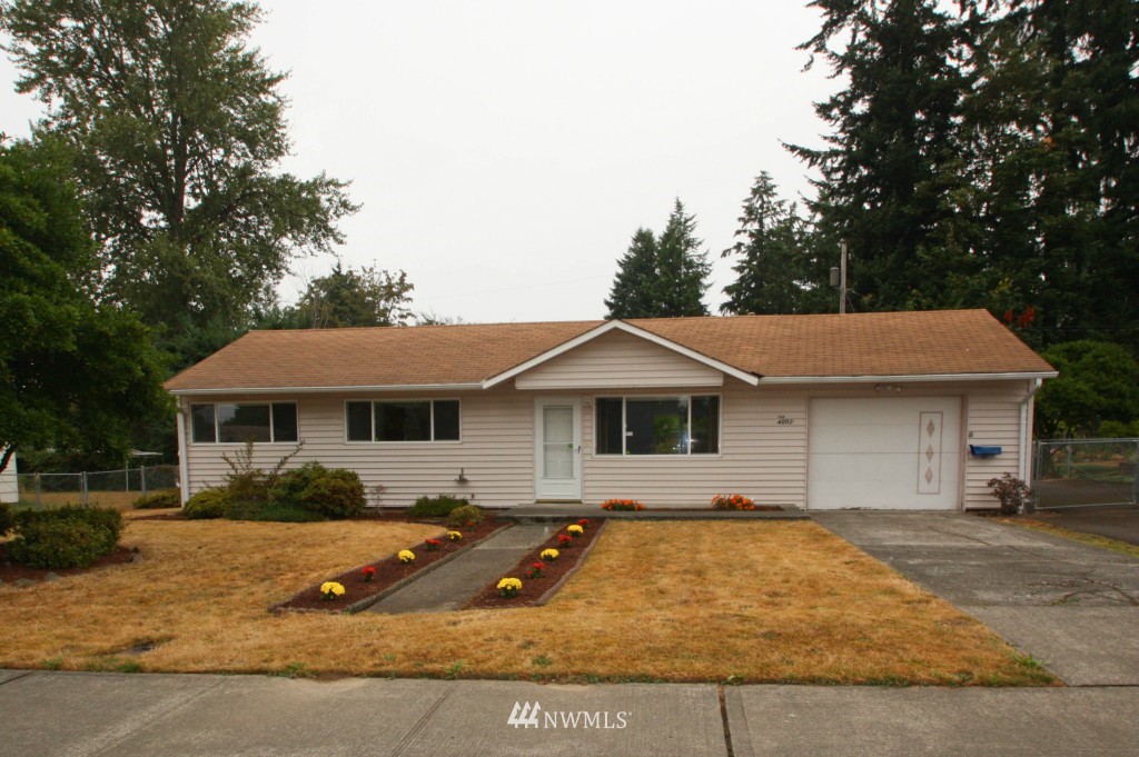 4002 Northeast 23rd Place Renton, WA 98056 - Photo 2 of 15 Gallery Image 2