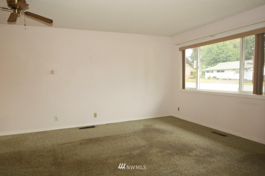 4002 Northeast 23rd Place Renton, WA 98056 - Photo 4 of 15 Gallery Image 4